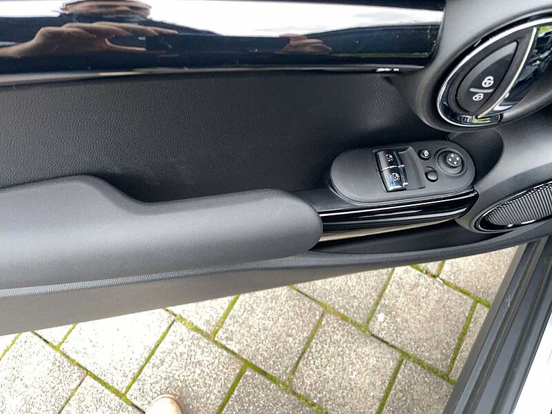 MINI COOPER Hatch Black Pepper DAB LED Navi Tempomat