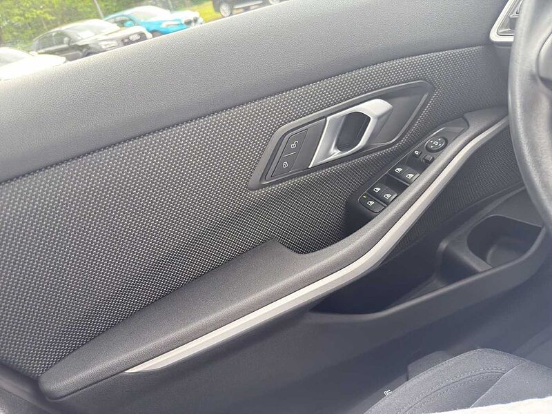 BMW 318 i ADVANTAGE TEMPOMAT DAB SHZ PDC