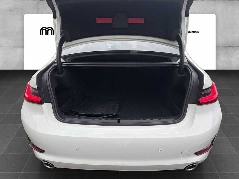 BMW 318 i ADVANTAGE TEMPOMAT DAB SHZ PDC
