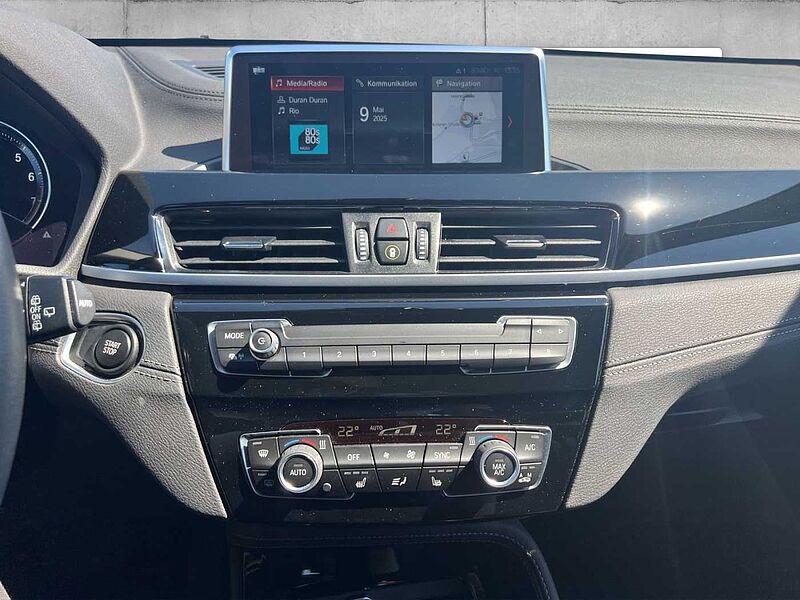 BMW X1 xDrive25e SPORT LINE LED AHK TEMPOMAT NAVI SH
