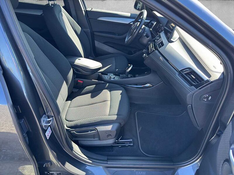 BMW X2 sDrive20d ADVANTAGE LED KOMFORTZUG NAVI+ PDC