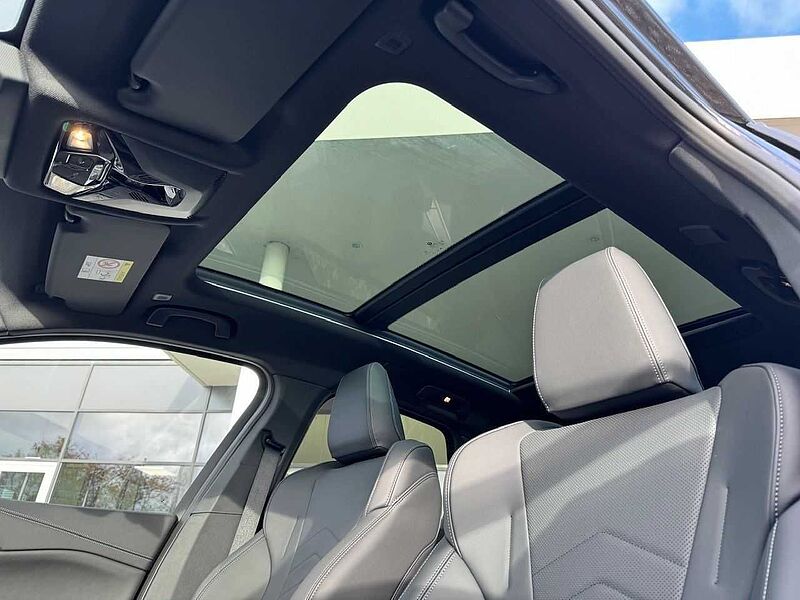 BMW 223 Active Tourer i M SPORT LED HUD PANO 360°KAMERA HARAN KARDO