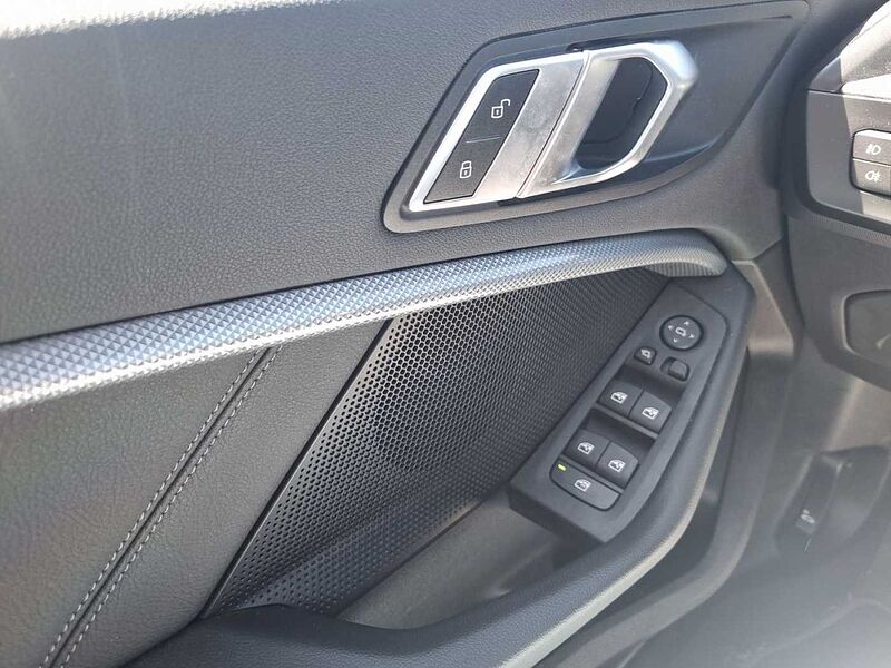 BMW 118 i SPORT LINE LED RÜCKFAHR KOMFORTZUG TEMPOMAT