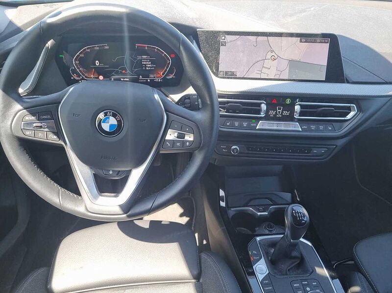 BMW 118 i SPORT LINE LED RÜCKFAHR KOMFORTZUG TEMPOMAT