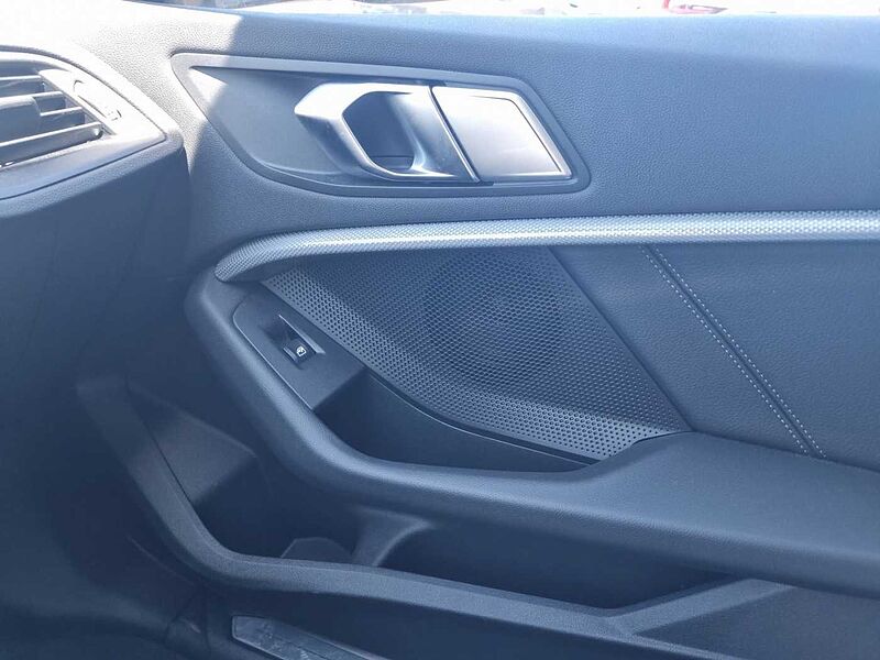 BMW 118 i SPORT LINE LED RÜCKFAHR KOMFORTZUG TEMPOMAT