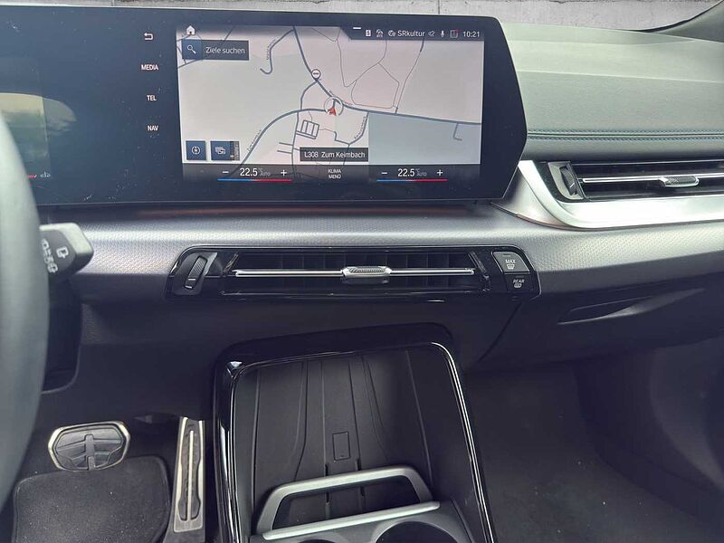 BMW 220 Active Tourer i M SPORT LED AHK RÜCKFAHR KOMFORTZUG SHZ DAB