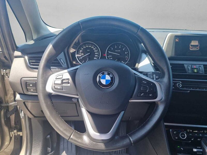 BMW 218 Active Tourer i ADVANTAGE LED PDC NAVI AUTOMATIK SHZ KLIMAA