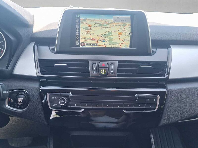 BMW 218 Active Tourer i ADVANTAGE LED PDC NAVI AUTOMATIK SHZ KLIMAA