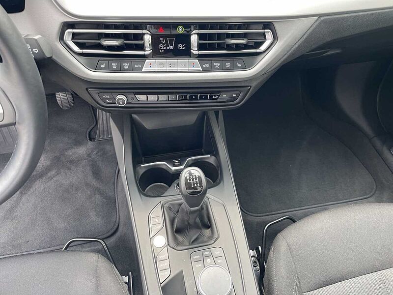 BMW 116 i ADVANTAGE LED PDC TEMPOMAT WLAN SHZ
