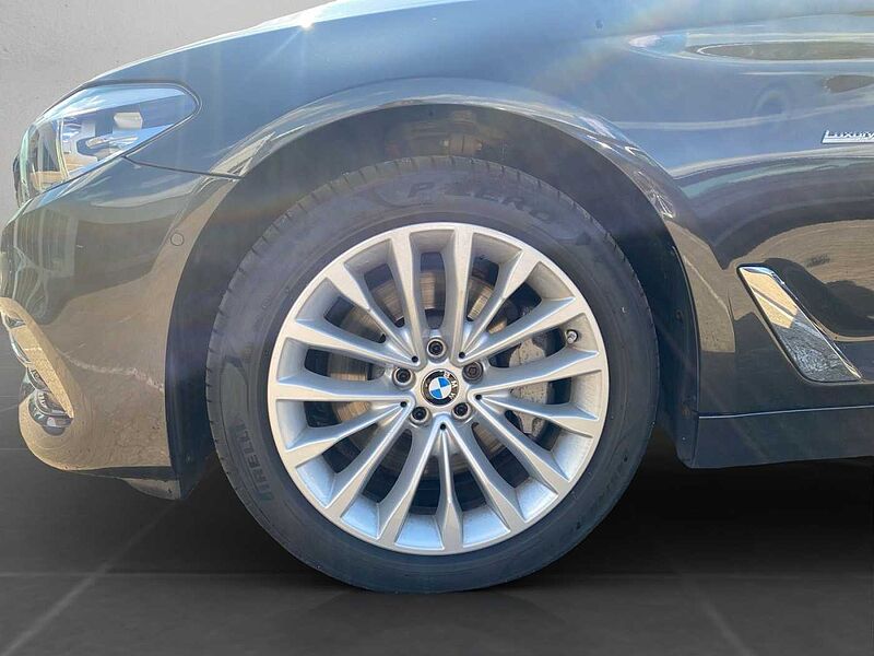 BMW 530 i xDrive TOURING LED HUD PANO AHK HIFI RÜCKFA