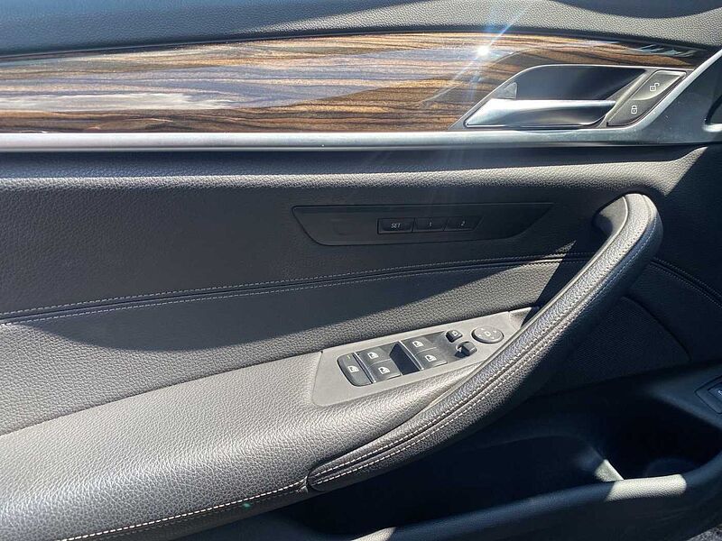 BMW 530 i xDrive TOURING LED HUD PANO AHK HIFI RÜCKFA