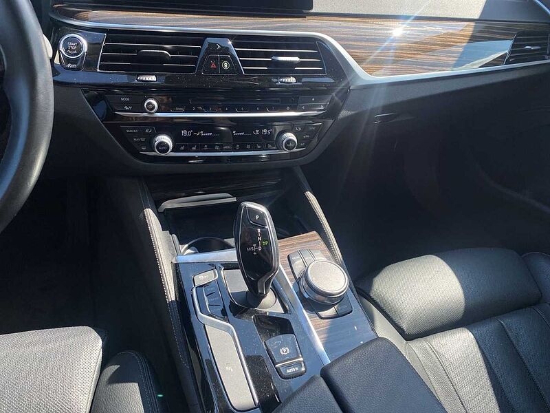 BMW 530 i xDrive TOURING LED HUD PANO AHK HIFI RÜCKFA