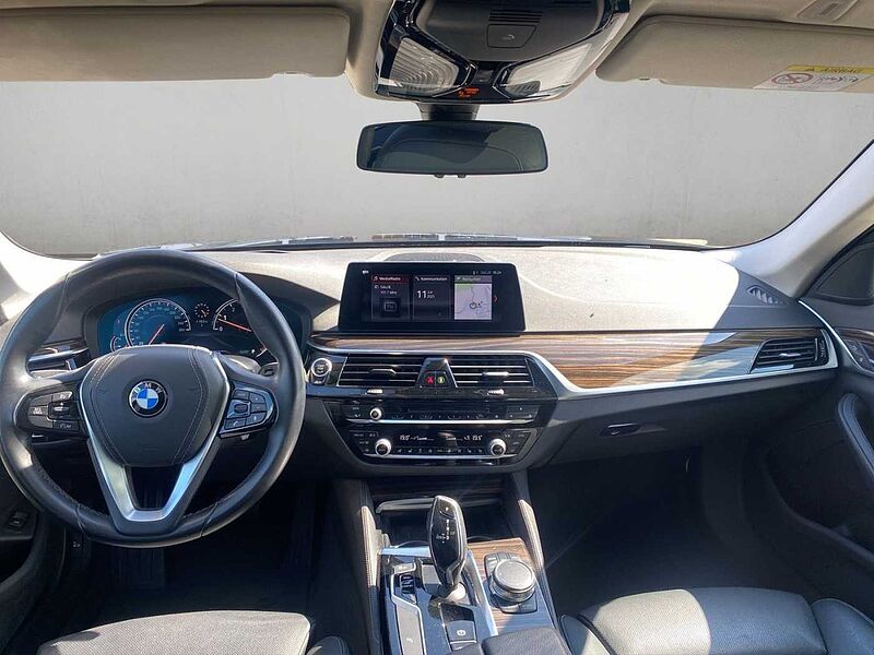 BMW 530 i xDrive TOURING LED HUD PANO AHK HIFI RÜCKFA