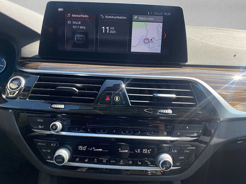 BMW 530 i xDrive TOURING LED HUD PANO AHK HIFI RÜCKFA