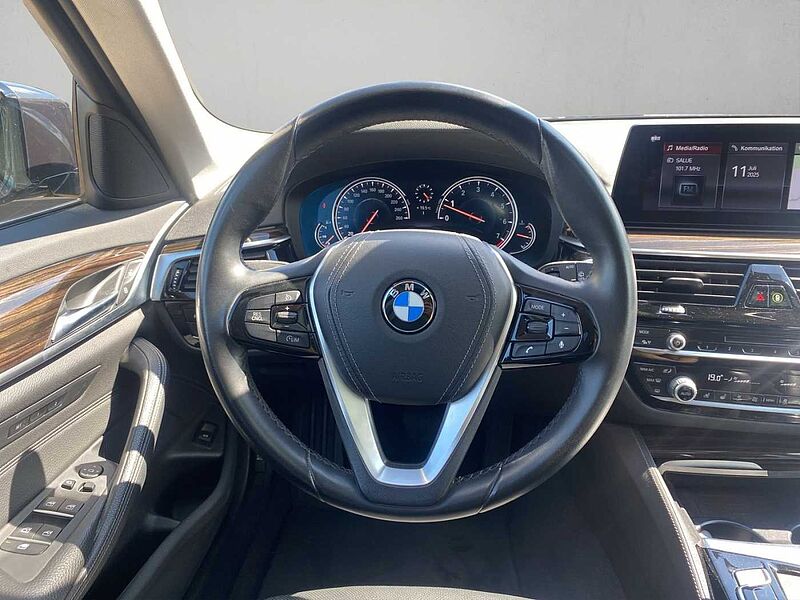 BMW 530 i xDrive TOURING LED HUD PANO AHK HIFI RÜCKFA