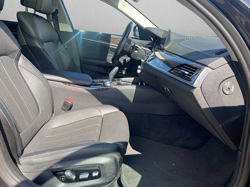 BMW 530 i xDrive TOURING LED HUD PANO AHK HIFI RÜCKFA