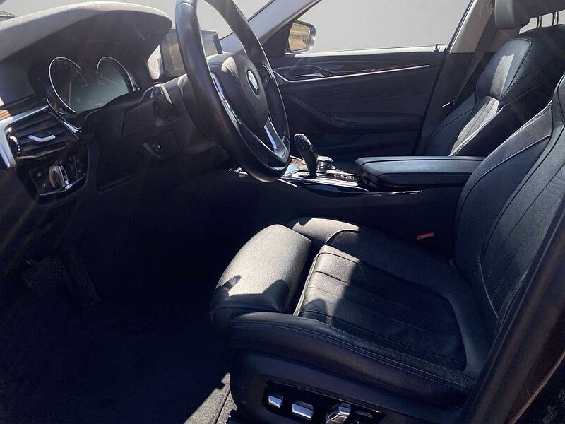 BMW 530 i xDrive TOURING LED HUD PANO AHK HIFI RÜCKFA