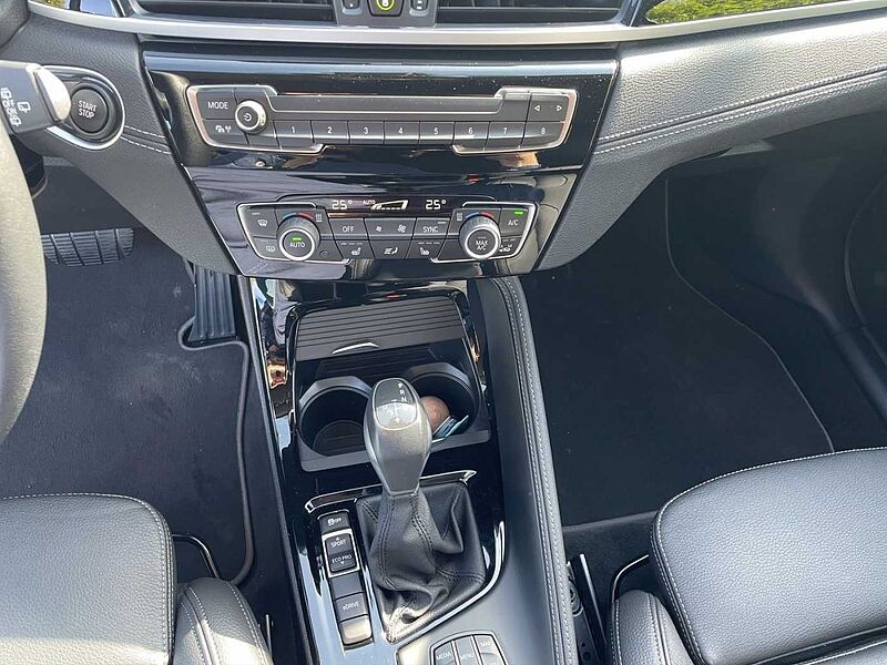 BMW X1 xDrive25e X LINE LED NAVI TEMPOMAT PDC SHZ