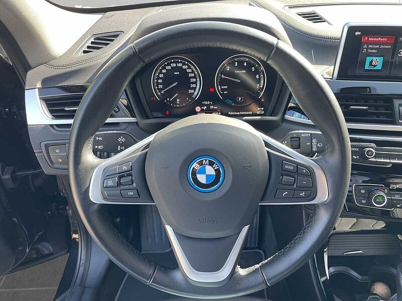 BMW X1 xDrive25e X LINE LED NAVI TEMPOMAT PDC SHZ