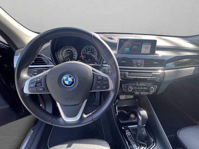 BMW X1 xDrive25e X LINE LED NAVI TEMPOMAT PDC SHZ