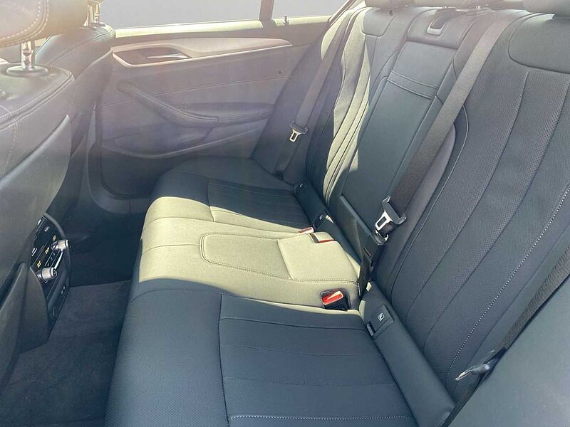 BMW 530 d LIMOUSINE AHK RÜCKFAHR VIRT COCK PROF SHZ D