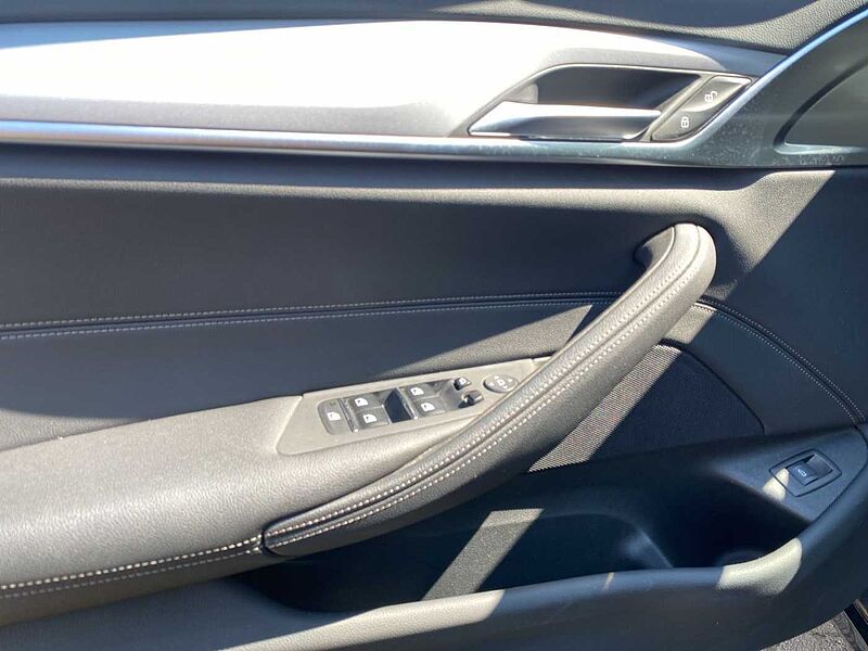 BMW 530 d LIMOUSINE AHK RÜCKFAHR VIRT COCK PROF SHZ D