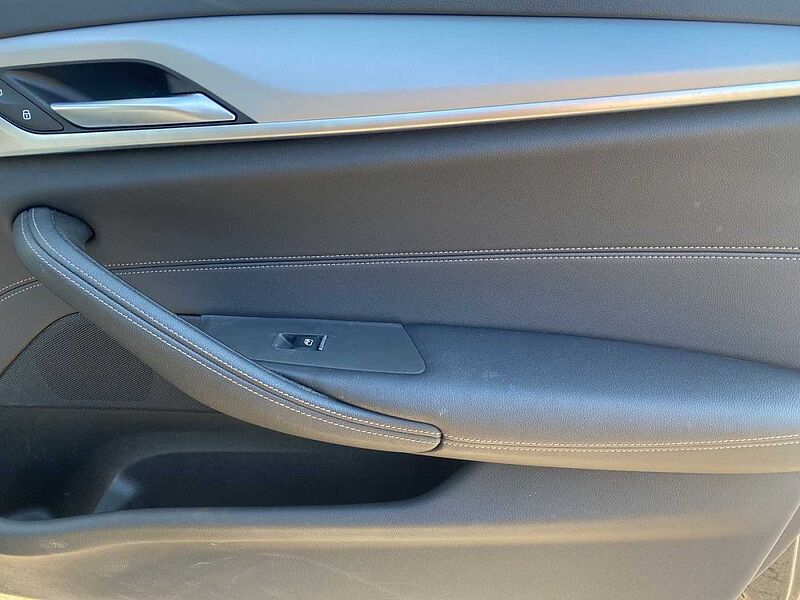 BMW 530 d LIMOUSINE AHK RÜCKFAHR VIRT COCK PROF SHZ D