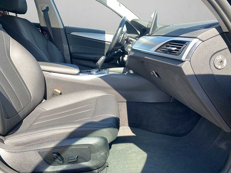 BMW 530 d LIMOUSINE AHK RÜCKFAHR VIRT COCK PROF SHZ D