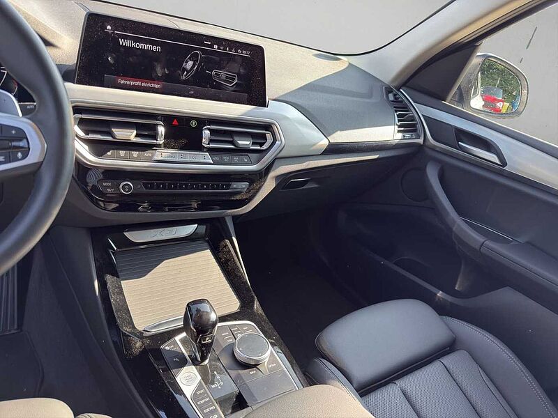 BMW X3 xDrive20i LED AHK RÜCKFAHR DRIVING ASSIST SHZ