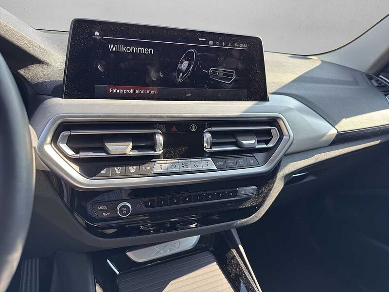BMW X3 xDrive20i LED AHK RÜCKFAHR DRIVING ASSIST SHZ