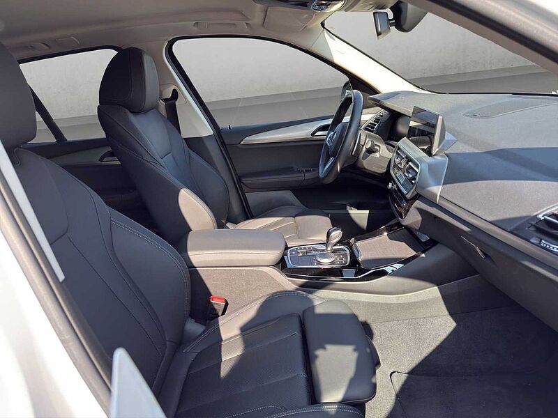 BMW X3 xDrive20i LED AHK RÜCKFAHR DRIVING ASSIST SHZ