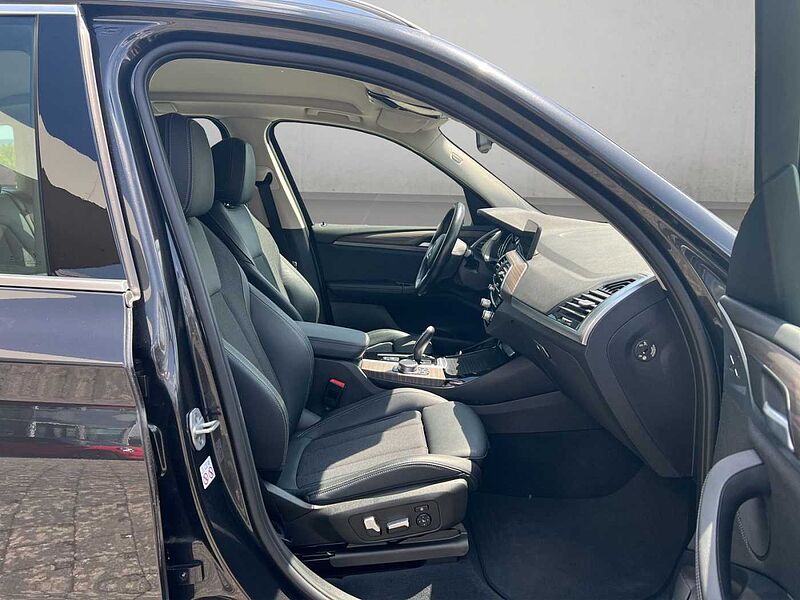 BMW X3 xDrive20i xLINE LED AHK RÜCKFAHR NAVI PROF SH