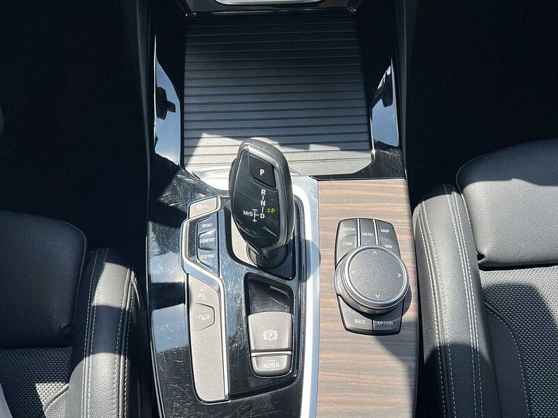 BMW X3 xDrive20i xLINE LED AHK RÜCKFAHR NAVI PROF SH