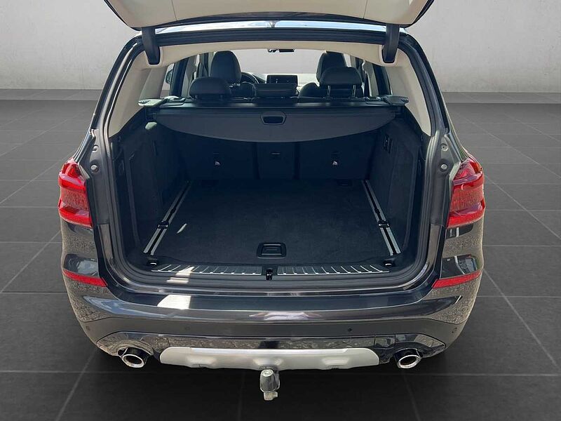 BMW X3 xDrive20i xLINE LED AHK RÜCKFAHR NAVI PROF SH