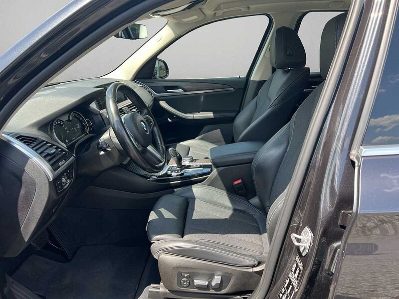 BMW X3 xDrive20i xLINE LED AHK RÜCKFAHR NAVI PROF SH