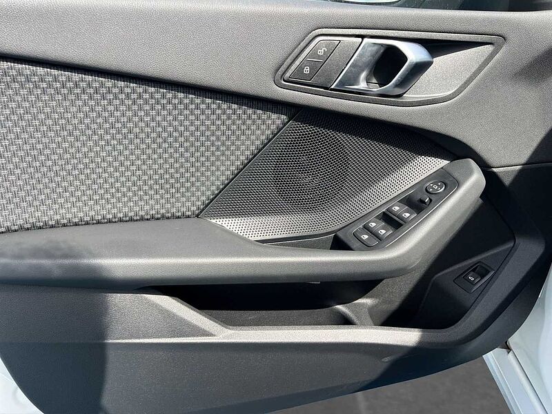 BMW 116 i ADVANTAGE LED PDC TEMPOMAT SHZ DAB