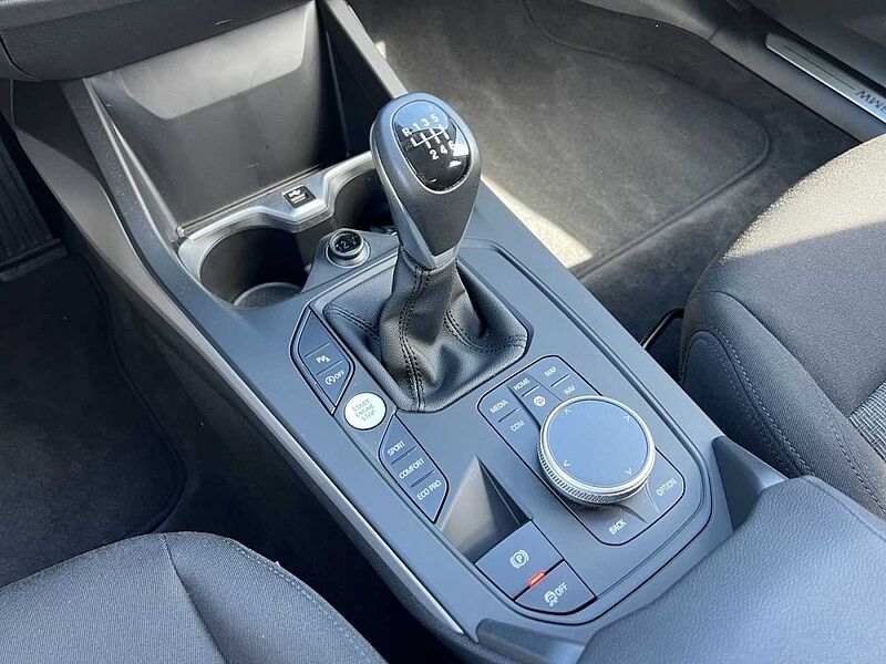 BMW 116 i ADVANTAGE LED PDC TEMPOMAT SHZ DAB