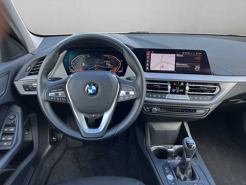 BMW 116 i ADVANTAGE LED PDC TEMPOMAT SHZ DAB