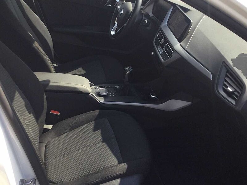 BMW 116 i ADVANATGE LED TEMPOMAT PDC SHZ DAB