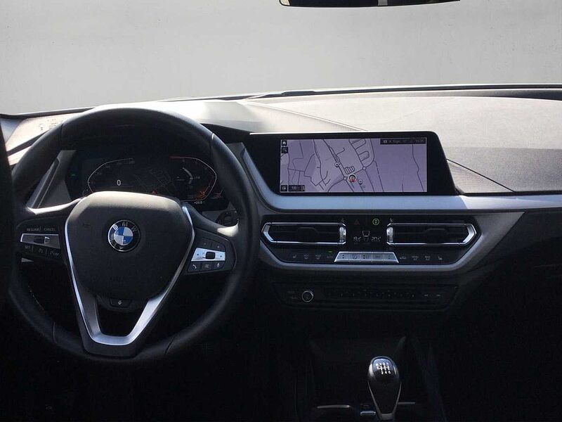 BMW 116 i ADVANATGE LED TEMPOMAT PDC SHZ DAB