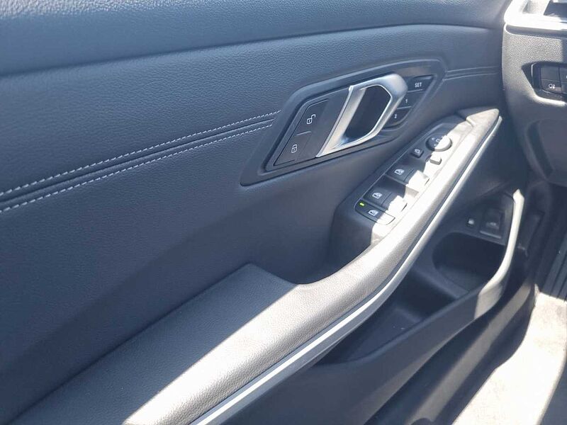 BMW 330 e xDrive DRIVING ASSIST KOMFORTZUG TEMPOMAT S