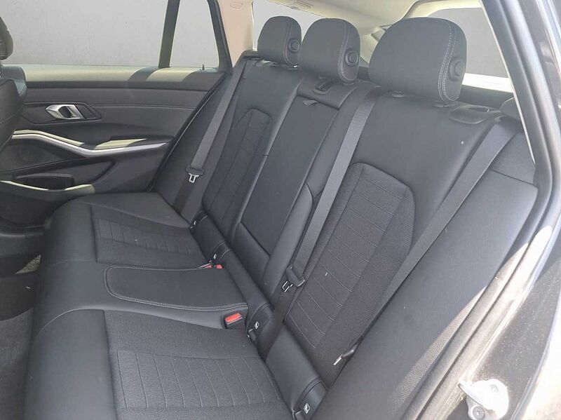BMW 330 e xDrive DRIVING ASSIST KOMFORTZUG TEMPOMAT S