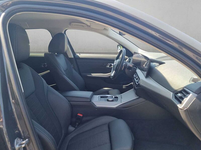 BMW 330 e xDrive DRIVING ASSIST KOMFORTZUG TEMPOMAT S
