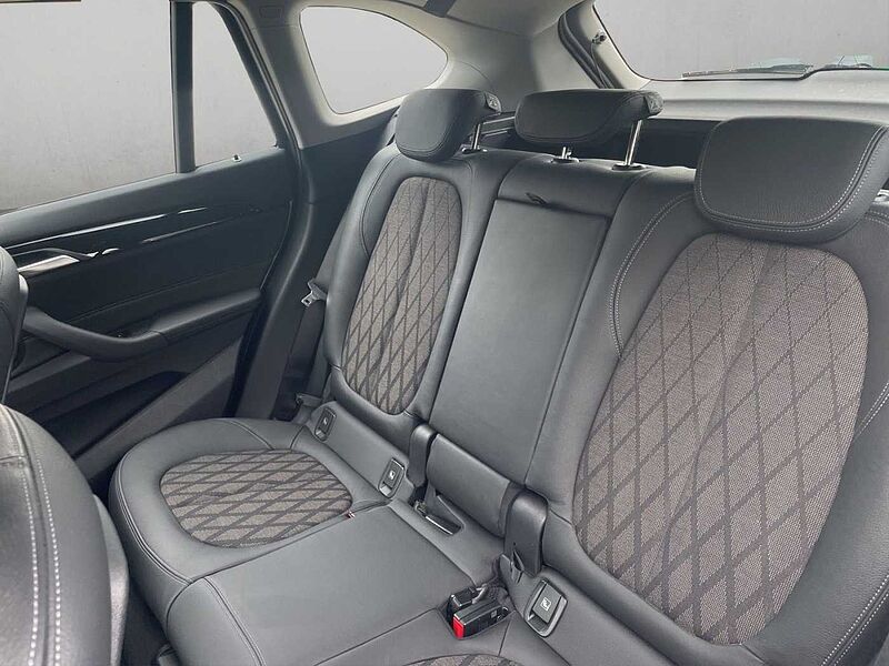 BMW X1 xDrive20d xLINE LED PDC TEMPOMAT