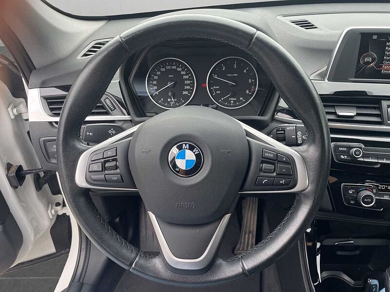 BMW X1 xDrive20d xLINE LED PDC TEMPOMAT