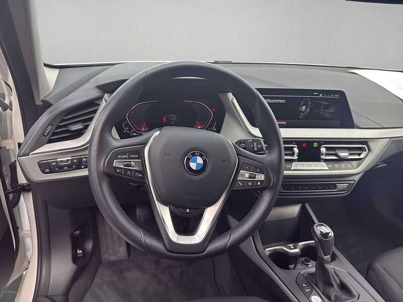 BMW 116 i ADVANTAGE LED TEMPOMAT PDC DAB SHZ