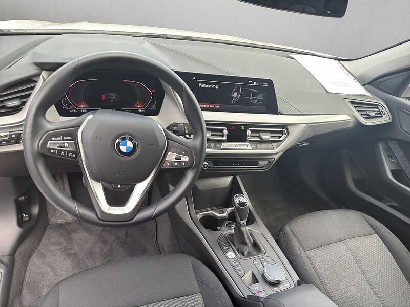BMW 116 i ADVANTAGE LED TEMPOMAT PDC DAB SHZ