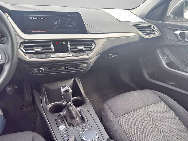 BMW 116 i ADVANTAGE LED TEMPOMAT PDC DAB SHZ