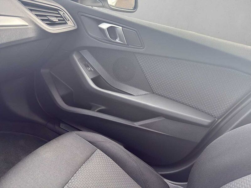 BMW 116 i ADVANTAGE LED TEMPOMAT PDC DAB SHZ