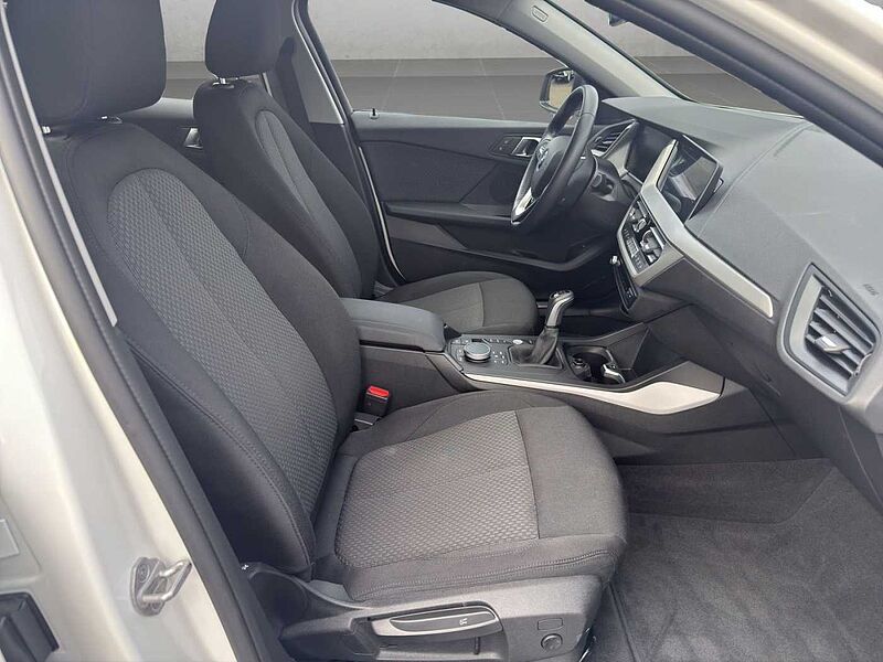 BMW 116 i ADVANTAGE LED TEMPOMAT PDC DAB SHZ